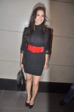Sunny Leone snapped at airport in Mumbai on 28th July 2012 (51).JPG